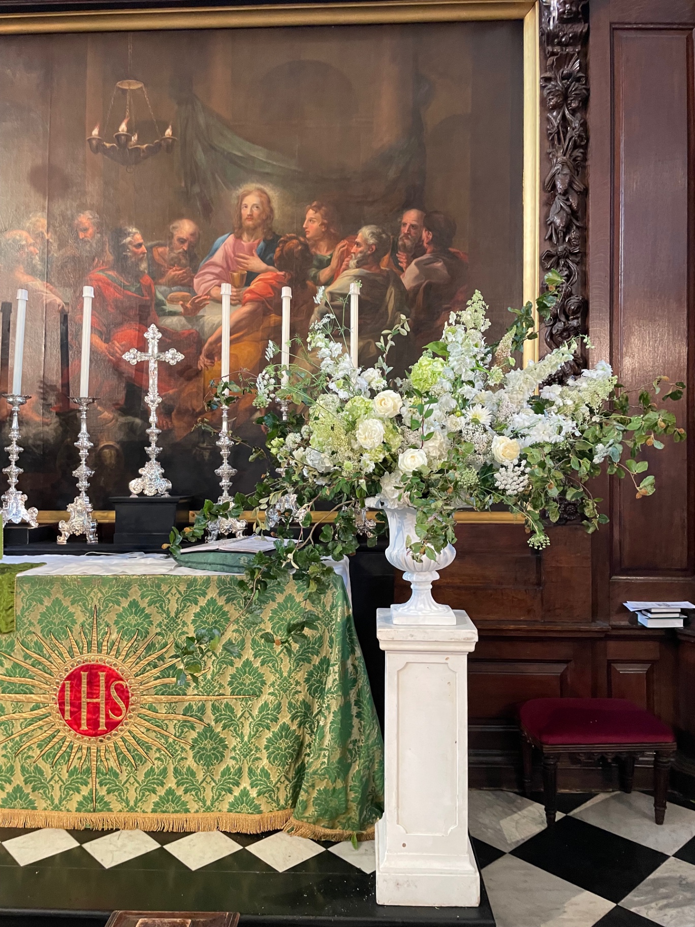 Altar Urn, Event, Installation